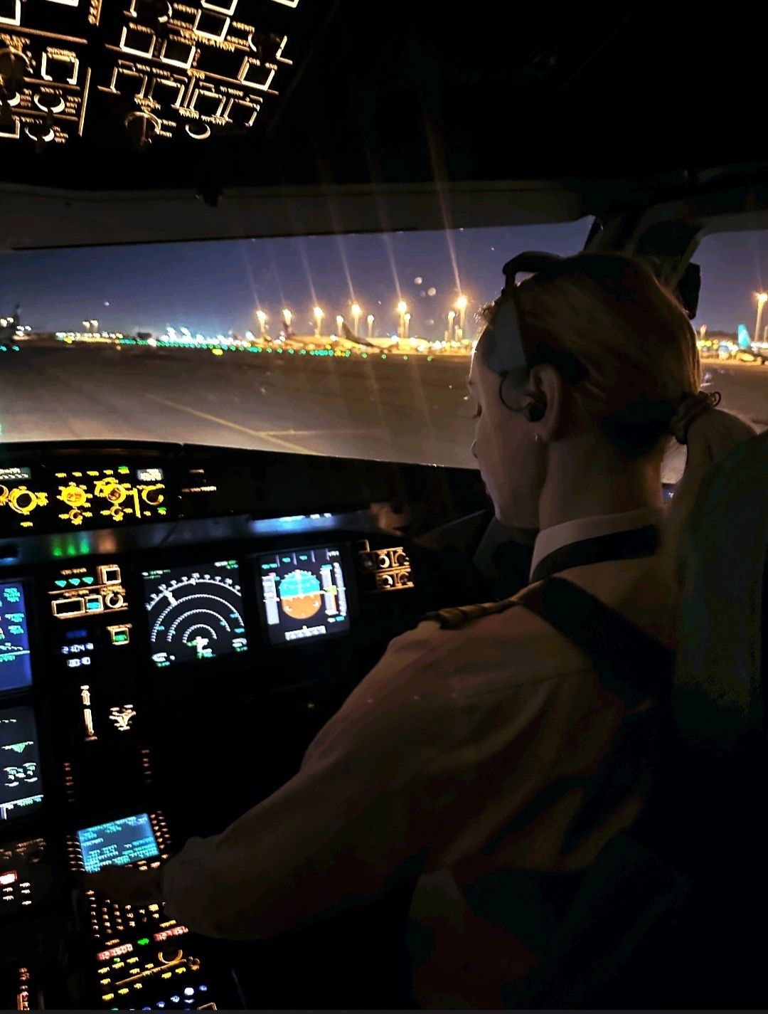 cockpit aat night, Nikol