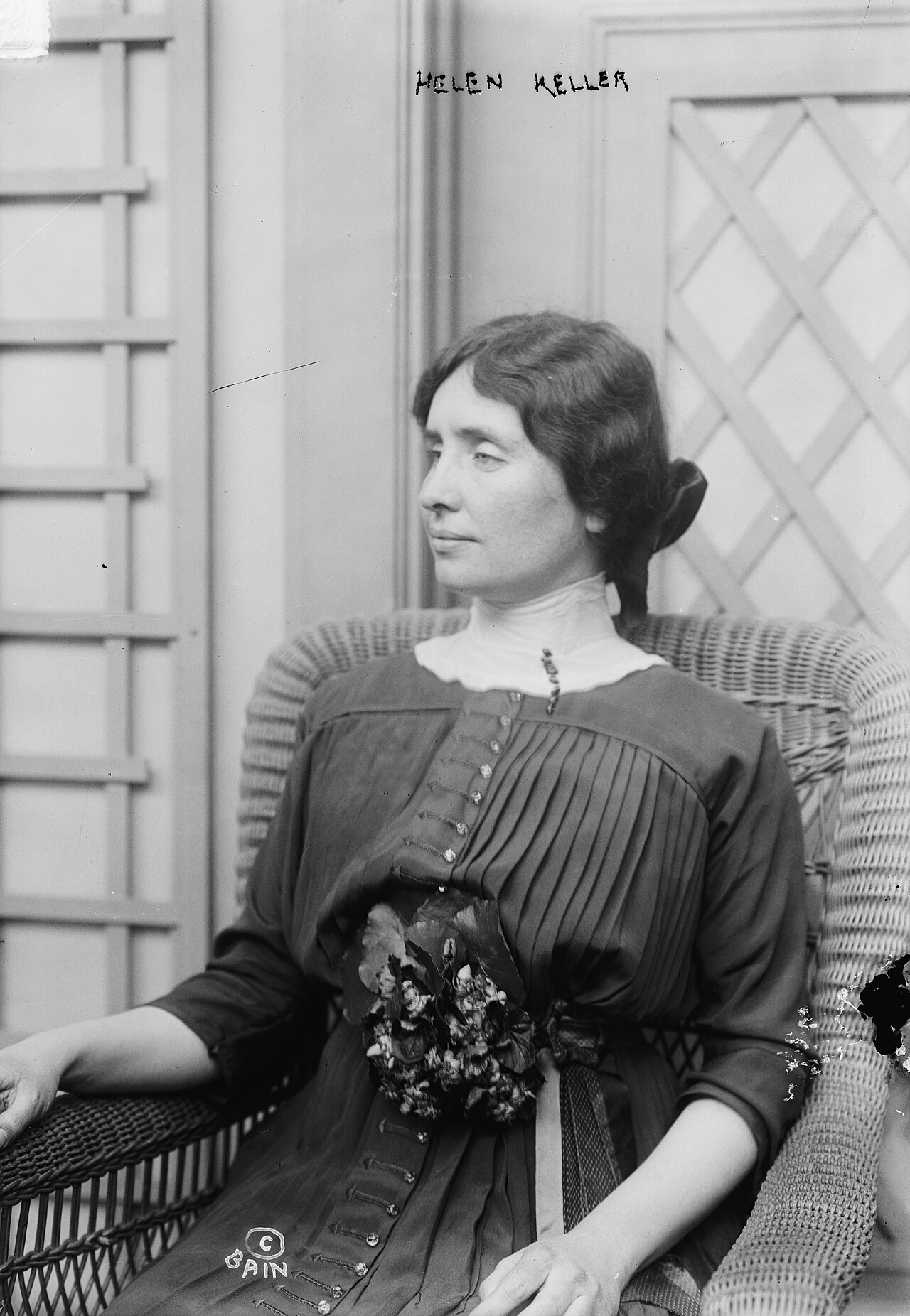 Helen Keller, 1913. Photo: Bain News Service / Library of Congress / Wikimedia Commons, public domain.: https://commons.wikimedia.org/wiki/Helen_Keller#/media/File:Helen_Keller25.jpg